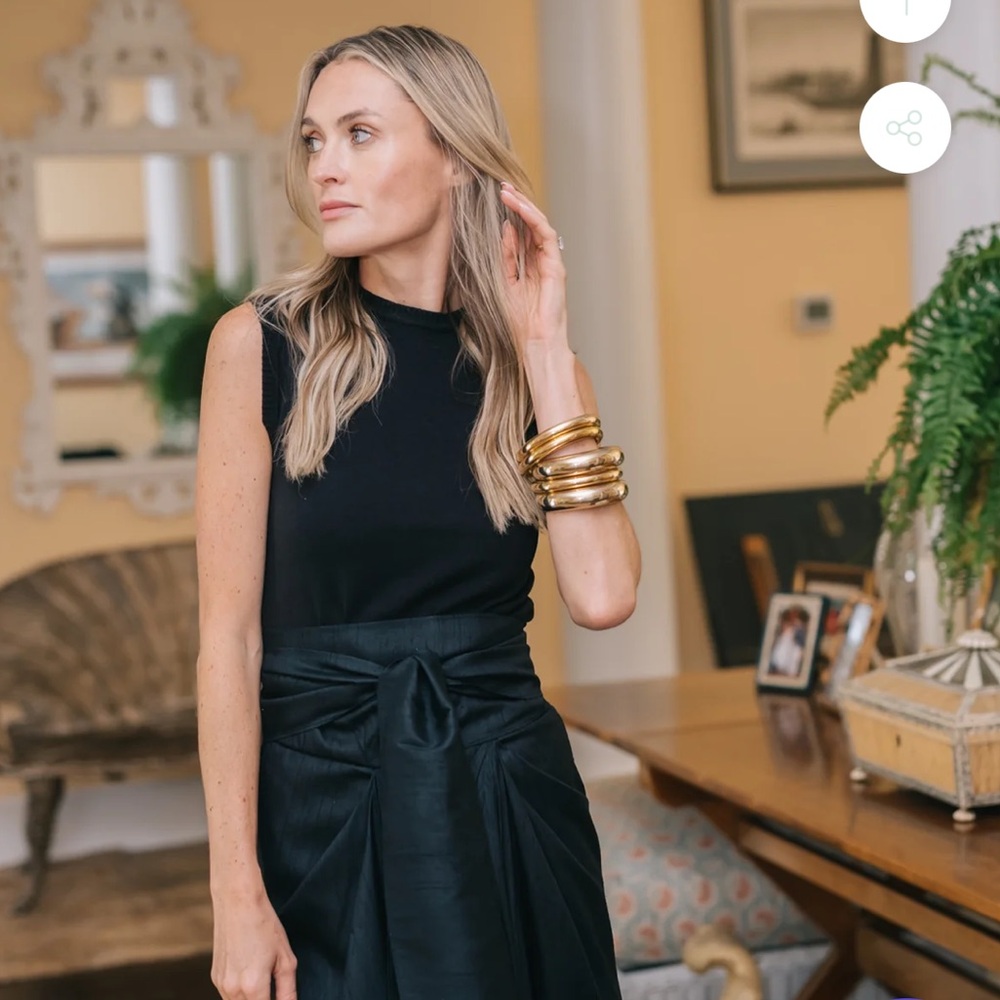 Julia Amory Black Tippi Top